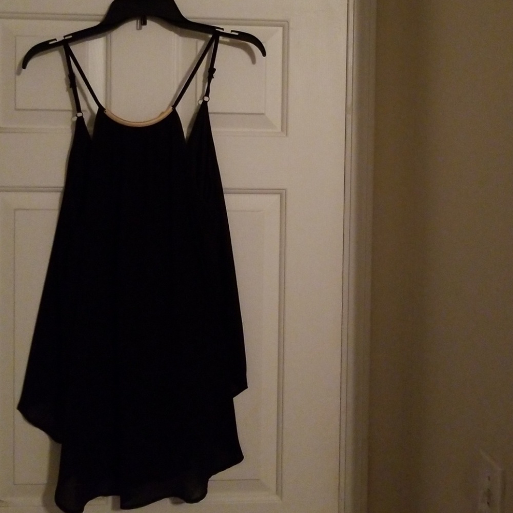 BEAUTIFUL Sleeveless Top w/Gold Accent Piece